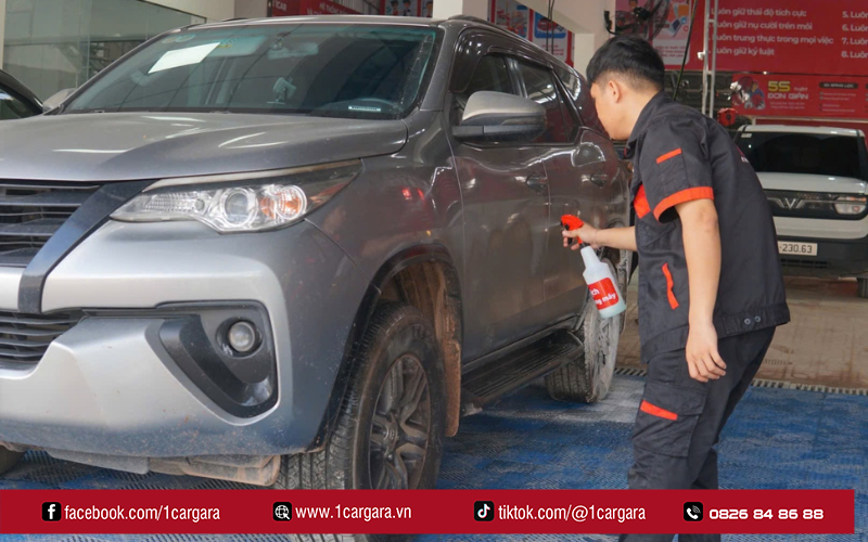Bình xịt vệ sinh nội thất giúp làm sạch nhanh và tiện lợi