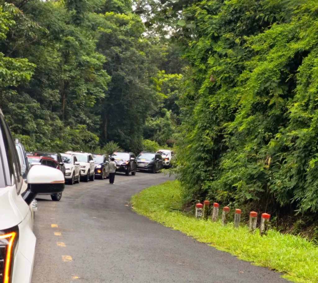 Hình ảnh: Đoàn Caravan di chuyển đến điểm trường Đăk Mai.