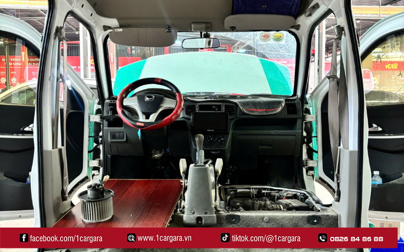 Quy trình vệ sinh nội thất tại 1CAR GARA thực hiện bài bản, chuyên nghiệp