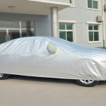 Bạt phủ nhiều lớp bảo vệ xe tối ưu trước nắng, mưa và bụi