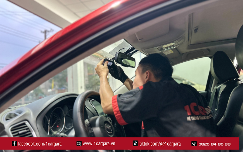 Kỹ thuật viên chuyên nghiệp giúp lắp đặt đúng chuẩn, bảo vệ xe tốt hơn
