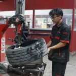 1CAR GARA cung cấp lốp chính hãng, bám đường tốt, vận hành êm