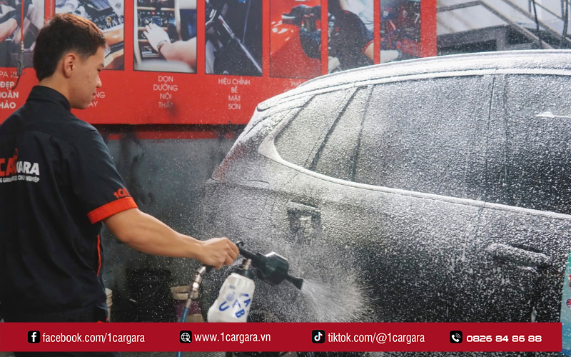 Rửa xe cao cấp giúp làm sạch sâu, bảo vệ sơn và kính