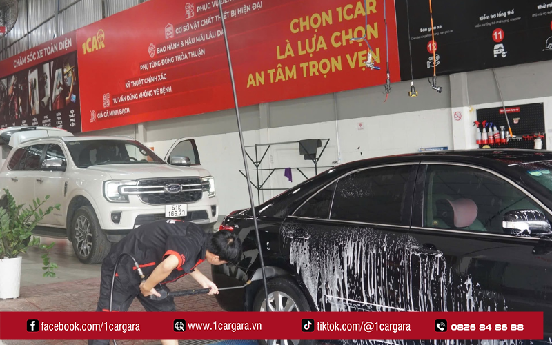 Phun rửa sơ bộ đến lau khô, xe luôn được chăm sóc kỹ