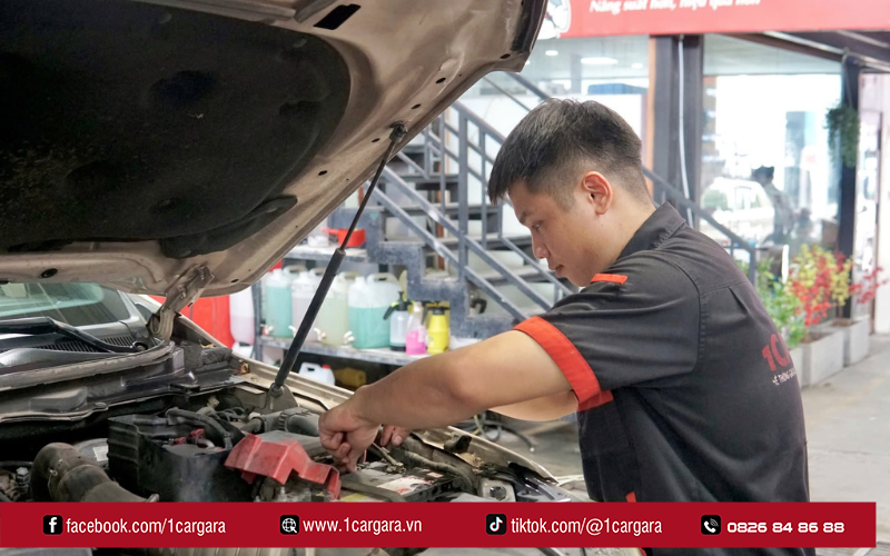 1CAR GARA thay ắc quy chính hãng nhanh chóng, an toàn, bảo hành dài hạn